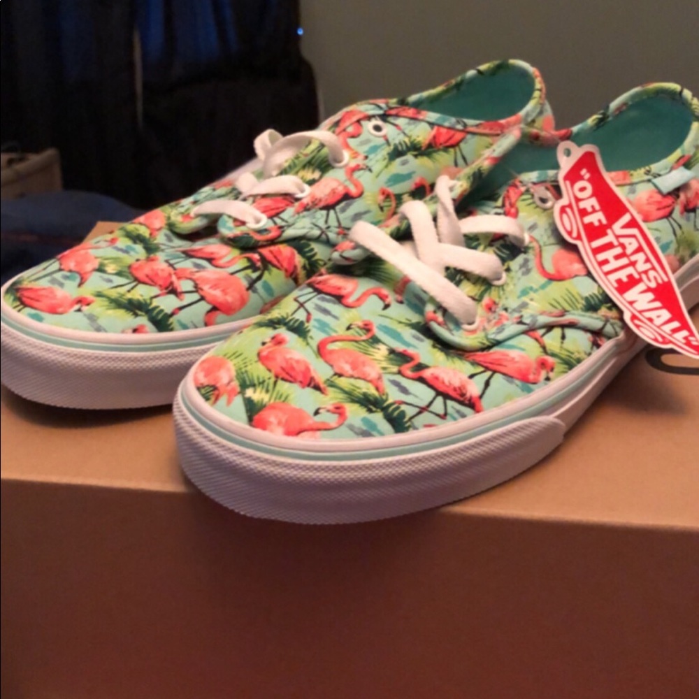 NWT Flamingo Vans Size 6 kids 8 women’s.